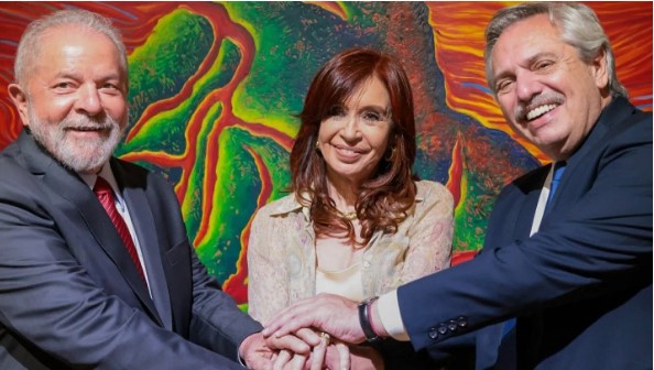 Alberto Fernández y Cristina Kirchner repudiaron el intento de golpe de estado en Brasil