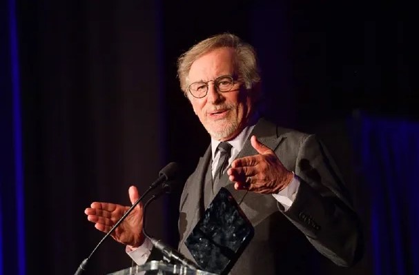 Steven Spielberg asegura que el gobierno de Estados Unidos oculta la existencia de OVNIS