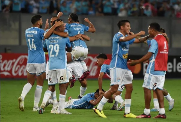 Copa Libertadores: Sporting Cristal eliminó a Huracán en la última jugada del partido