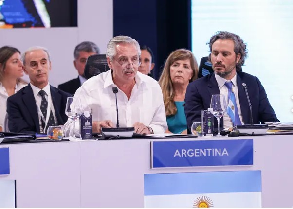 Cumbre Iberoamericana apoya negociaciones argentinas por Malvinas
