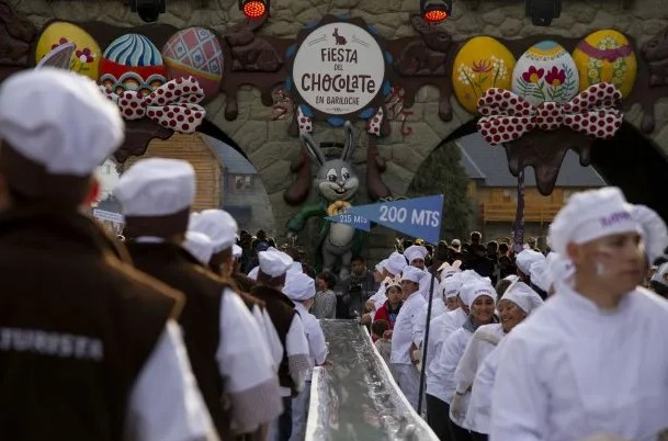 Bariloche: hicieron la barra de chocolate más larga del mundo