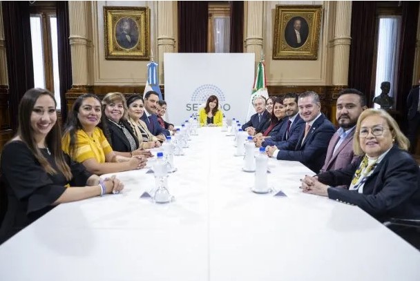 Cristina Kirchner se reunió con parlamentarios mexicanos en el Senado