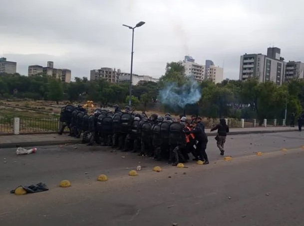 Incidentes en Jujuy en medio de la jura de la nueva Constitución provincial