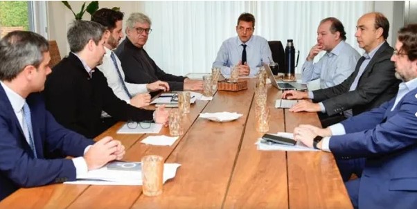 Sergio Massa encabezó una reunión del gabinete económico ante un nuevo acuerdo con el FMI