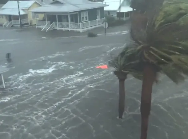 Florida: huracán Idalia tocó tierra con vientos de más de 200 km/h y provocó inundaciones
