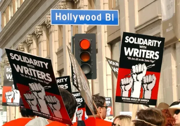 Hollywood: guionistas acordaron mejoras salariales y levantaron la huelga tras 148 días