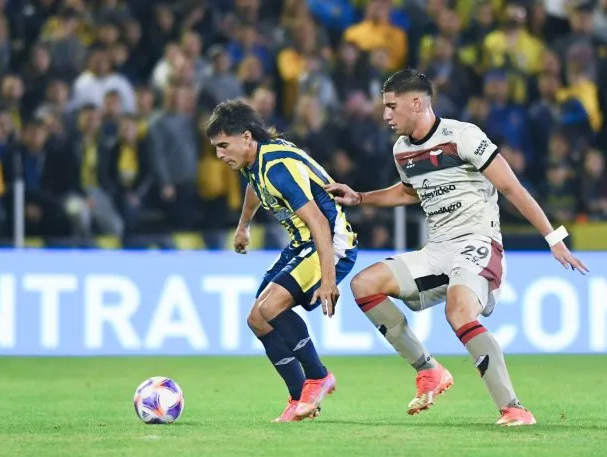 Colón se impuso por 2-1 ante Rosario Central y salió de la zona de descenso