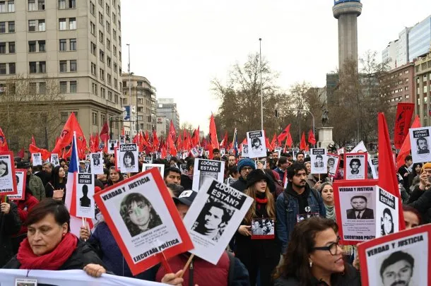 Chile: Comenzó la gran marcha por los Derechos Humanos a 50 años del Golpe Cívico Militar