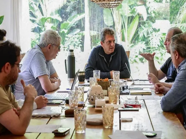 Con la mira puesta en el balotaje, Sergio Massa se reúne con su gabinete económico