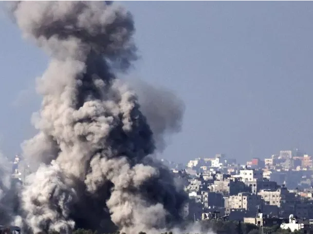 Israel dice haber tomado edificios gubernamentales en Gaza