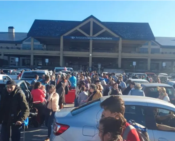 Evacuaron el aeropuerto de Bariloche por una amenaza de bomba telefónica