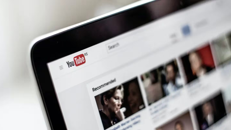 YouTube ahora permite frenar los comentarios en los videos para limitar a los haters