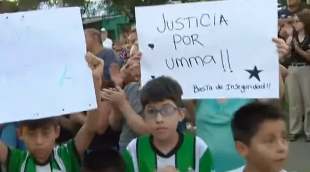 Multitudinaria marcha en Villa Centenario: «Justicia por Uma»