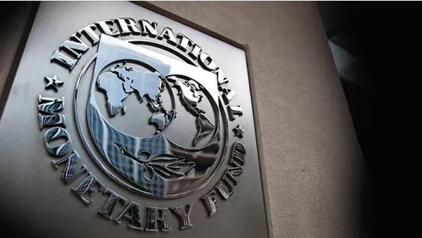 El FMI advirtió sobre los riesgos de la economía argentina y anticipó que se relajarán las restricciones al dólar