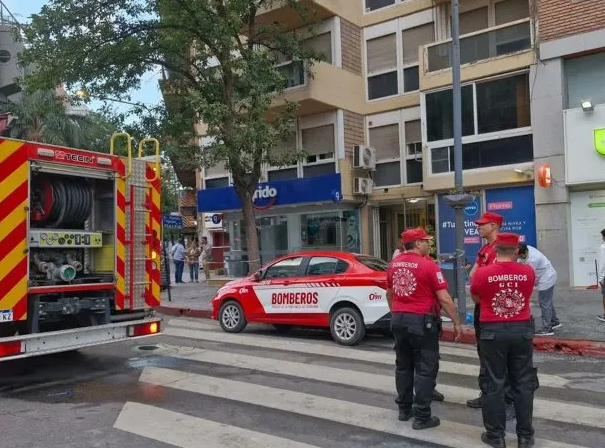 Córdoba: murió el otro joven que cayó de un edificio en pleno incendio