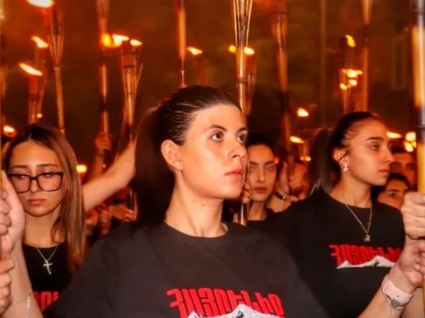 Masiva marcha de antorchas a 109 años del genocidio armenio
