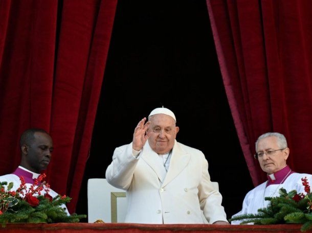 Otra noche tranquila: el papa Francisco empieza a mostrar una leve mejoría