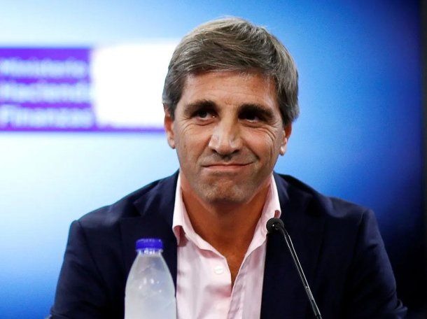 Luis Caputo celebró la baja del dólar: «Pasó lo que dijimos que iba a pasar»