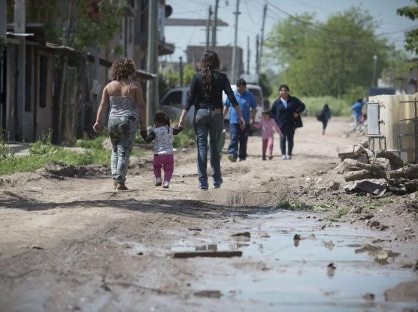 Cuánto necesitó una familia tipo en mayo para superar el umbral de pobreza
