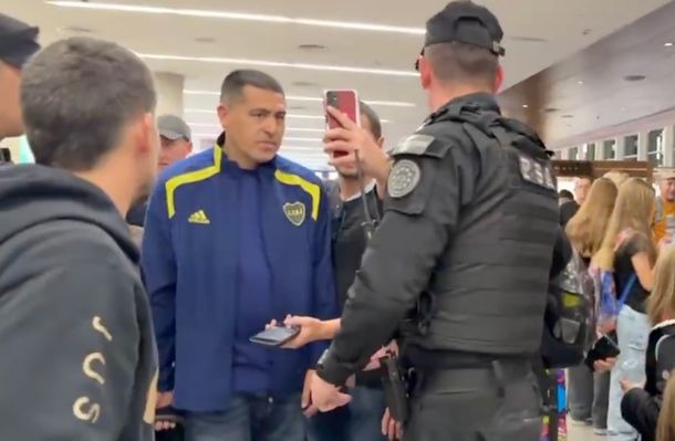 Juan Román Riquelme partió hacia Estados Unidos junto a dos refuerzos de Boca para el Mundial de Clubes