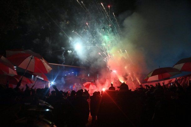 River partió hacia Estados Unidos para el Mundial de Clubes, en medio de un imponente banderazo