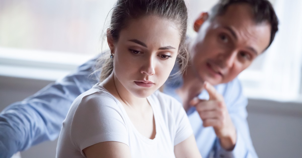 El significado de quedarse en silencio ante los problemas, según la psicología