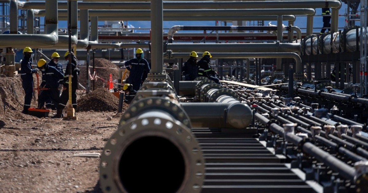 Licitaron la ampliación del gasoducto que une Vaca Muerta con Santa Fe: los privados prometen invertir US$ 700 millones Licitaron la ampliación del gasoducto que une Vaca Muerta con Santa Fe: los privados prometen invertir US$ 700 millones
