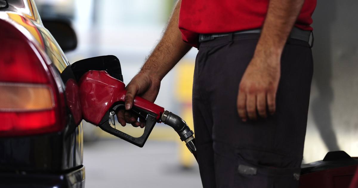 Aumentó la nafta tras el salto del dólar y se espera que impacte en el dato de inflación de agosto