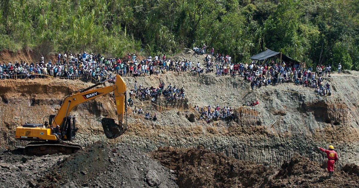 Se derrumbó una mina de oro en Colombia y tratan de rescatar a siete mineros atrapados: «Necesitamos un milagro»