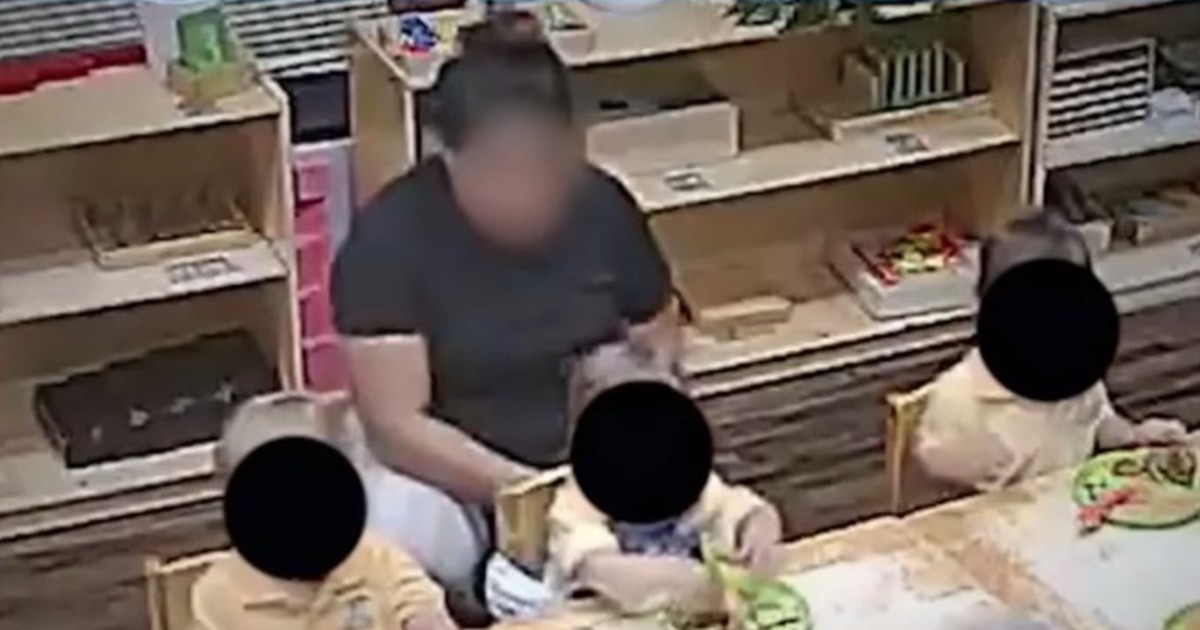 La insólita justificación de una maestra que ató a un pequeño de menos de 2 años a su silla durante el almuerzo