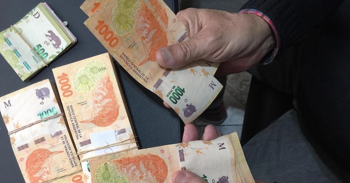 Los sectores que cobrarán bonos y aumentos en el mes de octubre 2025