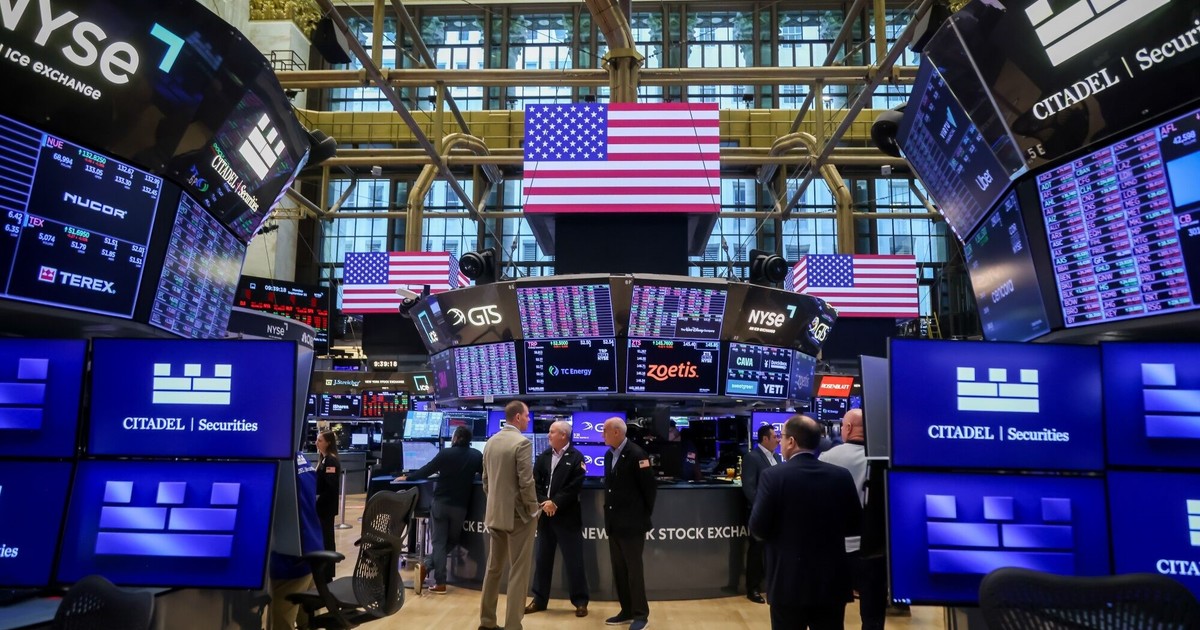 El mercado ignora el escándalo de Espert y pone su expectativa en el viaje de Caputo: los bonos suben más de 2%