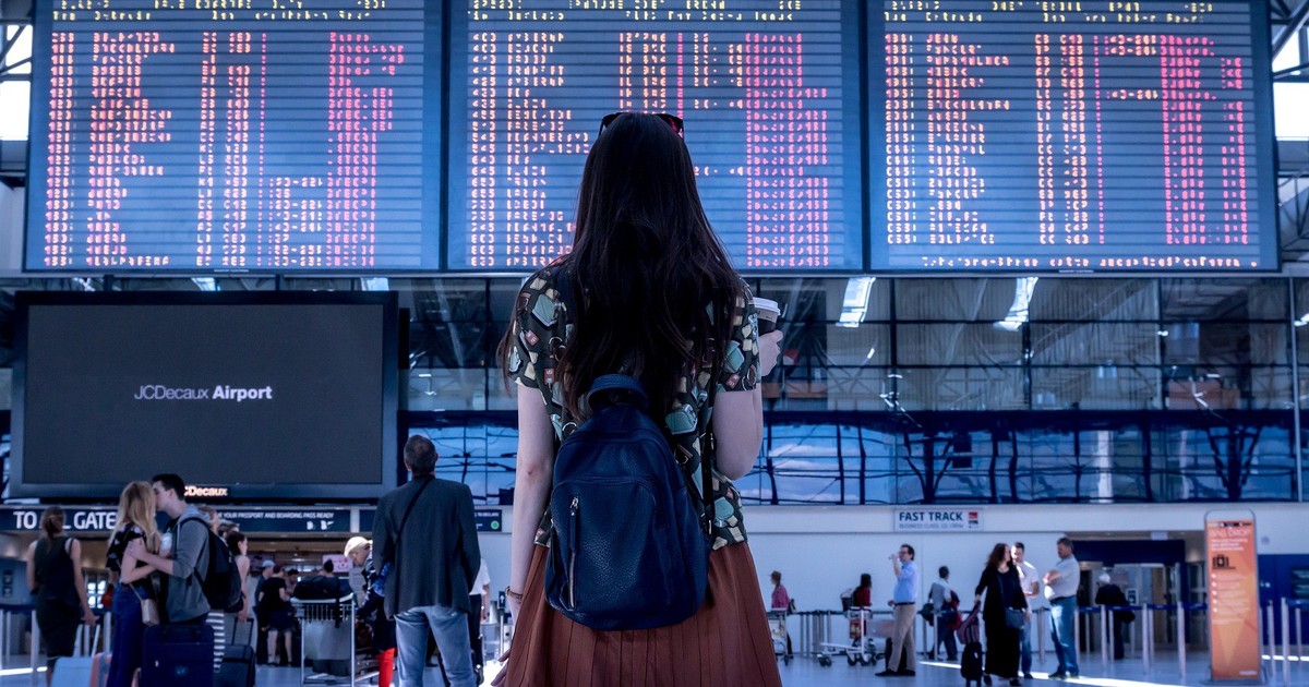 Un nuevo método de “catfishing”: cómo estafadores usaron un aeropuerto para engañar a solitarios en línea