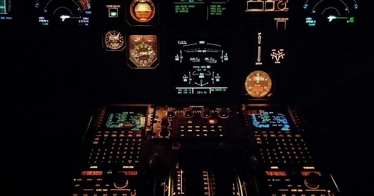 Lucas Bernácer, ingeniero aeronáutico: “Los aviones usan sistemas de radiofrecuencia para facilitar aterrizajes seguros”
