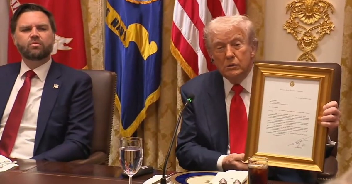 Milei le regaló a Trump una carta escrita por las familias de los rehenes argentinos liberados por Hamas Milei le regaló a Trump una carta escrita por las familias de los rehenes argentinos liberados por Hamas