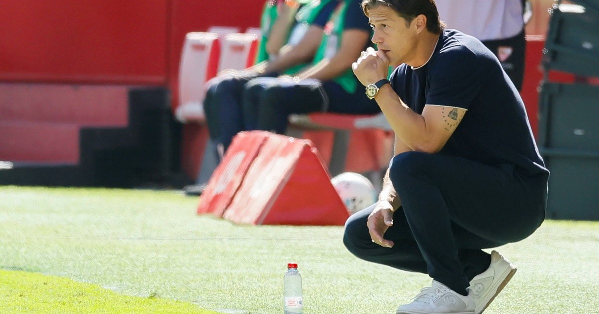 El Sevilla de Almeyda recibió un duro golpe en casa después de la euforia por la goleada al Barcelona