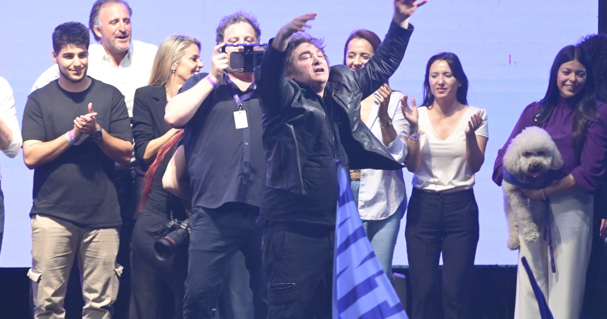 Milei cerró la campaña en Rosario: pronosticó un triunfo nacional con todos sus candidatos y acusó al Congreso de «destituyente» Milei cerró la campaña en Rosario: pronosticó un triunfo nacional con todos sus candidatos y acusó al Congreso de «destituyente»