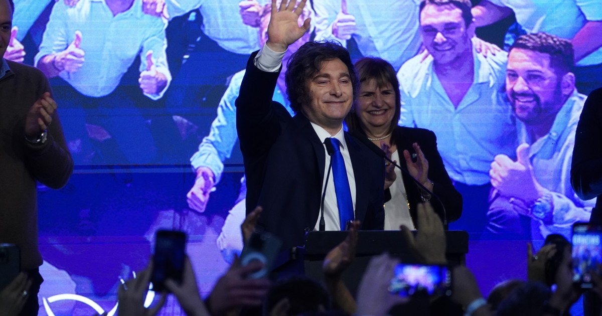 The Wall Street Journal analizó la contundente victoria de Milei: «Los barrios marginales abandonaron al peronismo» The Wall Street Journal analizó la contundente victoria de Milei: «Los barrios marginales abandonaron al peronismo»