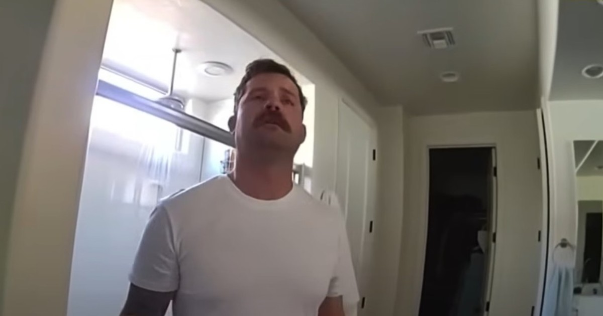 Dejó morir a su hija de 2 años en el auto por distraerse viendo contenido para adultos Dejó morir a su hija de 2 años en el auto por distraerse viendo contenido para adultos