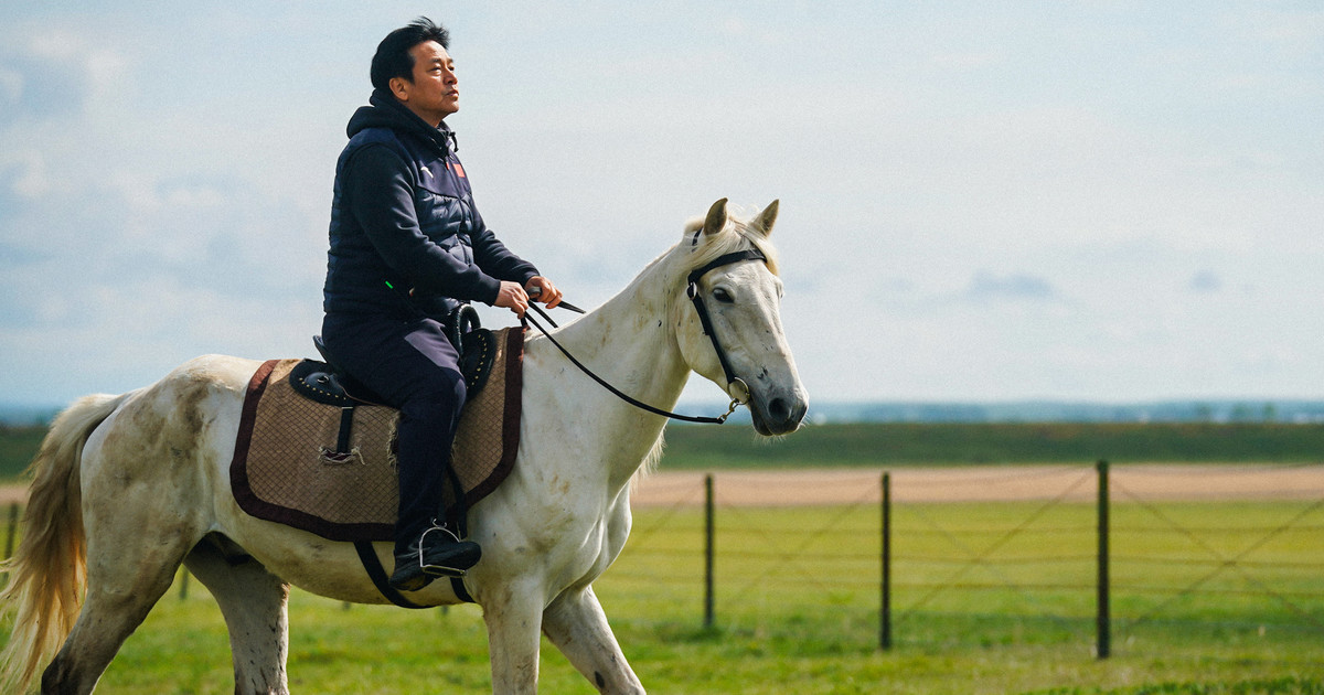 Jackie Chan, en El descubridor de leyendas, no se rinde: a los 71, sigue haciendo travesuras, pero ya no deslumbra tanto Jackie Chan, en El descubridor de leyendas, no se rinde: a los 71, sigue haciendo travesuras, pero ya no deslumbra tanto