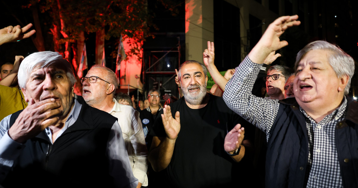 Estalla la pelea en la CGT por la nueva conducción: portazo de Barrionuevo y fuerte presión de Moyano Estalla la pelea en la CGT por la nueva conducción: portazo de Barrionuevo y fuerte presión de Moyano