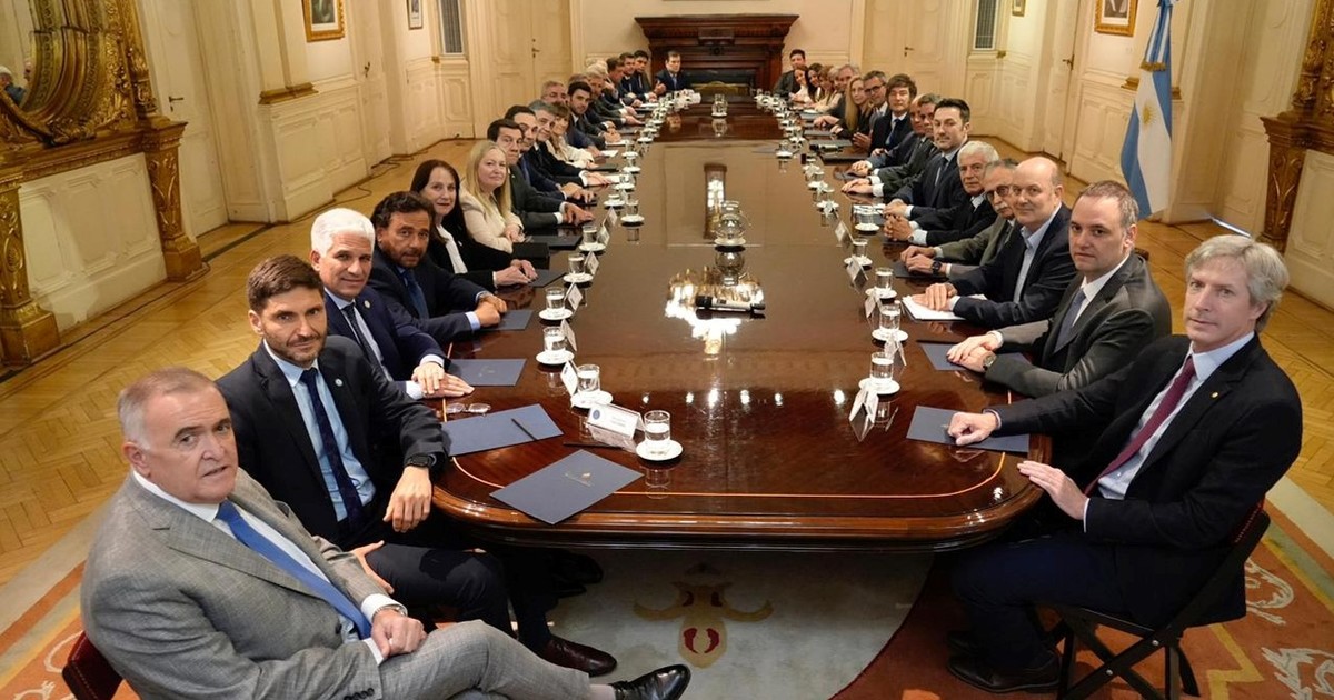 javier-milei-reunio-a-20-gobernadores:-clima-«positivo»-y-promesas-de-dialogo-para-encarar-las-reformas-tributaria,-laboral-y-penal