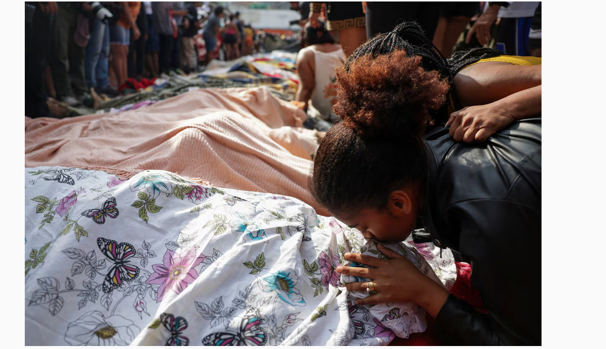 Horror en Río tras el operativo contra Comando Vermelho: vecinos llevaron más de 60 cuerpos a una calle Horror en Río tras el operativo contra Comando Vermelho: vecinos llevaron más de 60 cuerpos a una calle