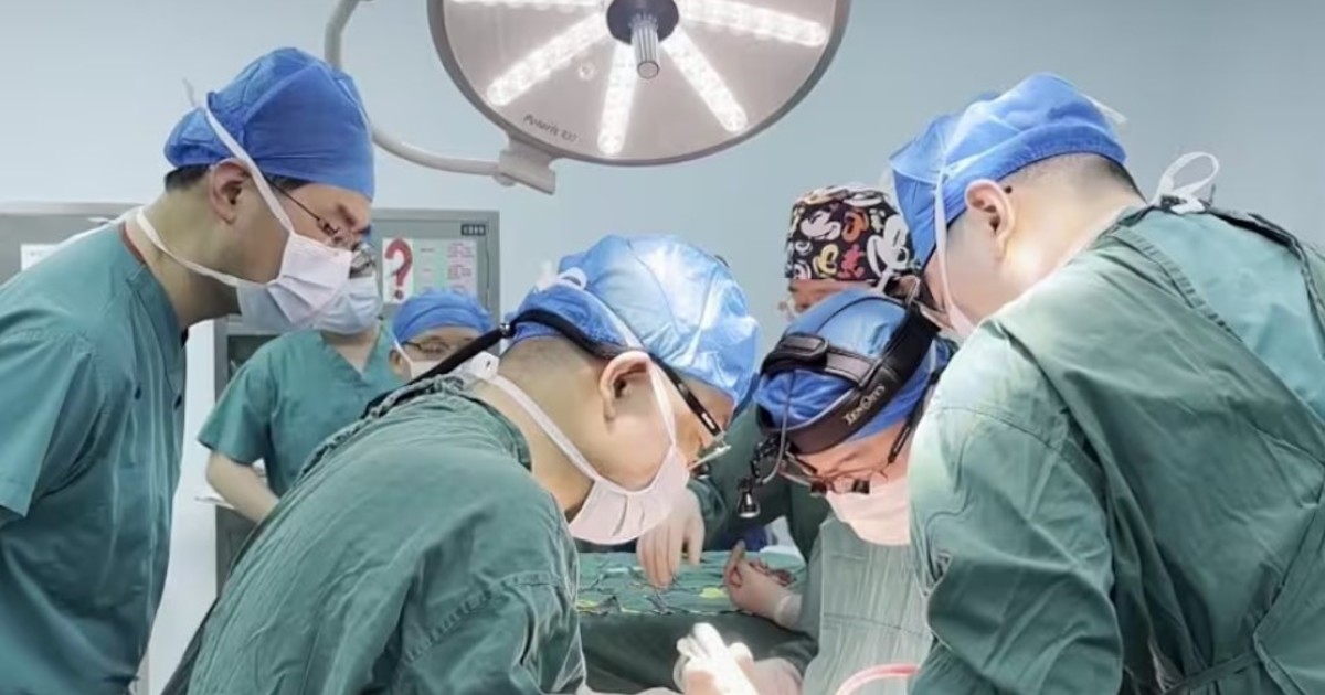 Un equipo de médicos operó un ojo a 4.000 kilómetros de distancia gracias a una cirugía robótica pionera