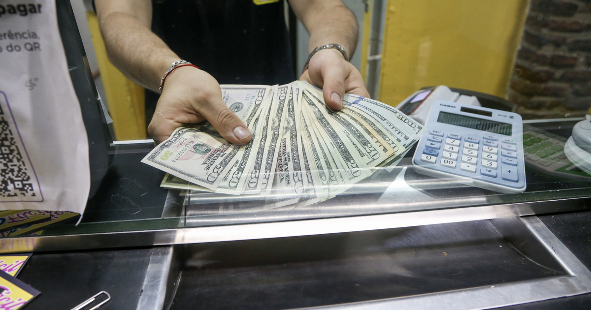 Con el «rulo» financiero, las empresas saltearon el cepo y compraron US$ 12.000 millones en seis meses