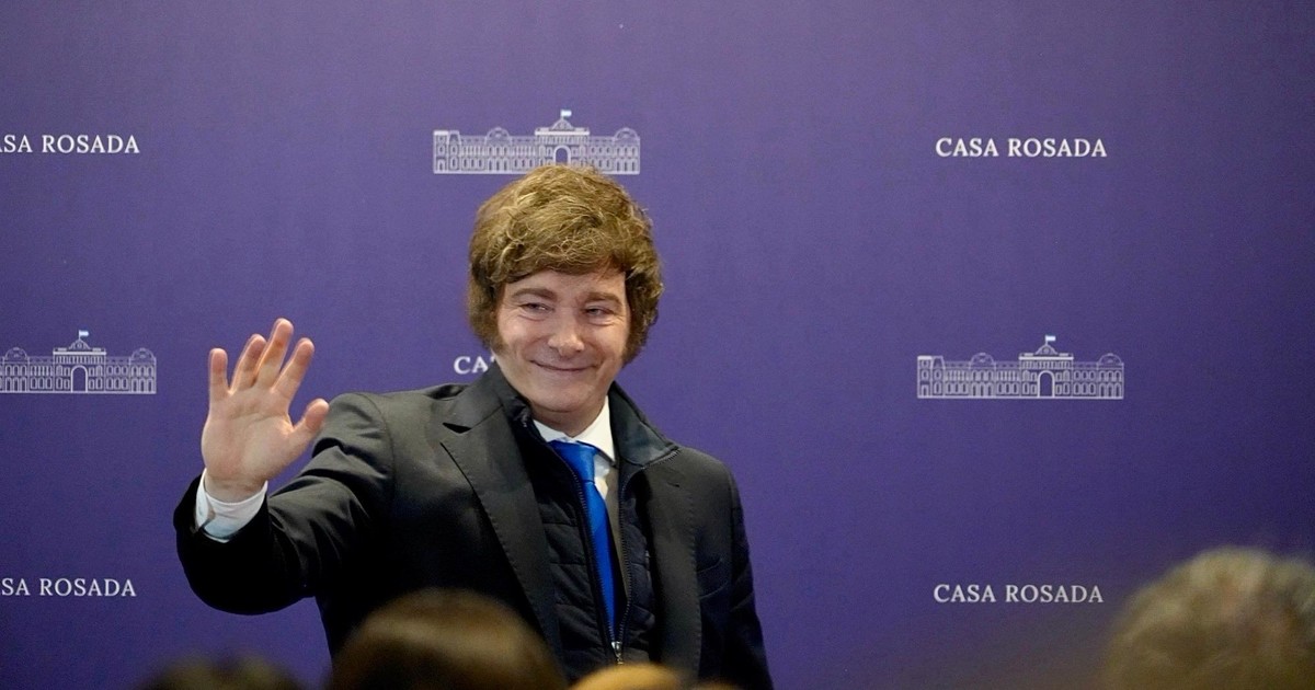 Javier Milei sugirió en una entrevista con Financial Times que sostendrá el esquema de bandas del dólar hasta el final su mandato