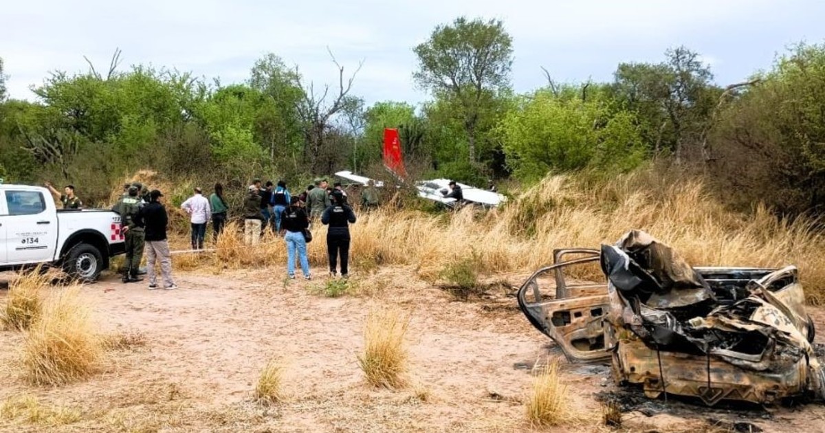 Cayeron por comprar energizantes con dólares: el insólito detalle que descubrió a los pilotos que estrellaron una avioneta con droga en Salta Cayeron por comprar energizantes con dólares: el insólito detalle que descubrió a los pilotos que estrellaron una avioneta con droga en Salta