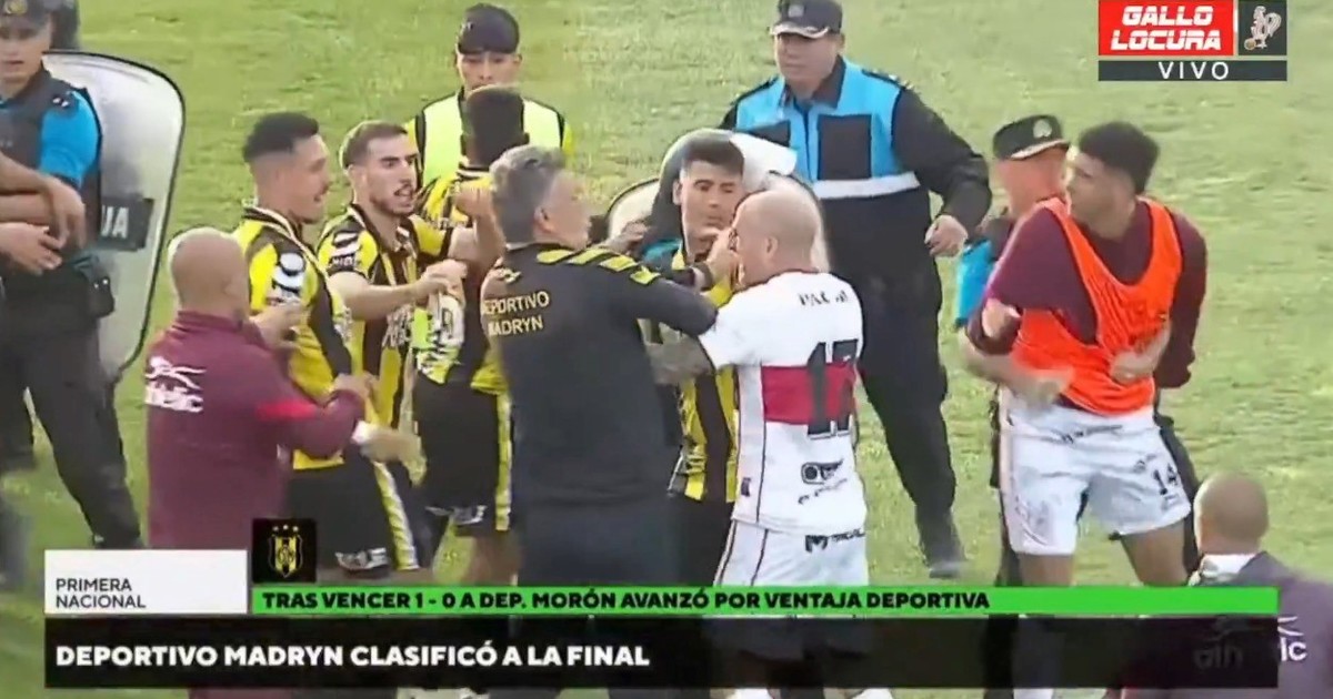 Batalla campal y gas pimienta en el Reducido de la Primera Nacional: Deportivo Madryn eliminó a Morón y hubo escándalo al final Batalla campal y gas pimienta en el Reducido de la Primera Nacional: Deportivo Madryn eliminó a Morón y hubo escándalo al final