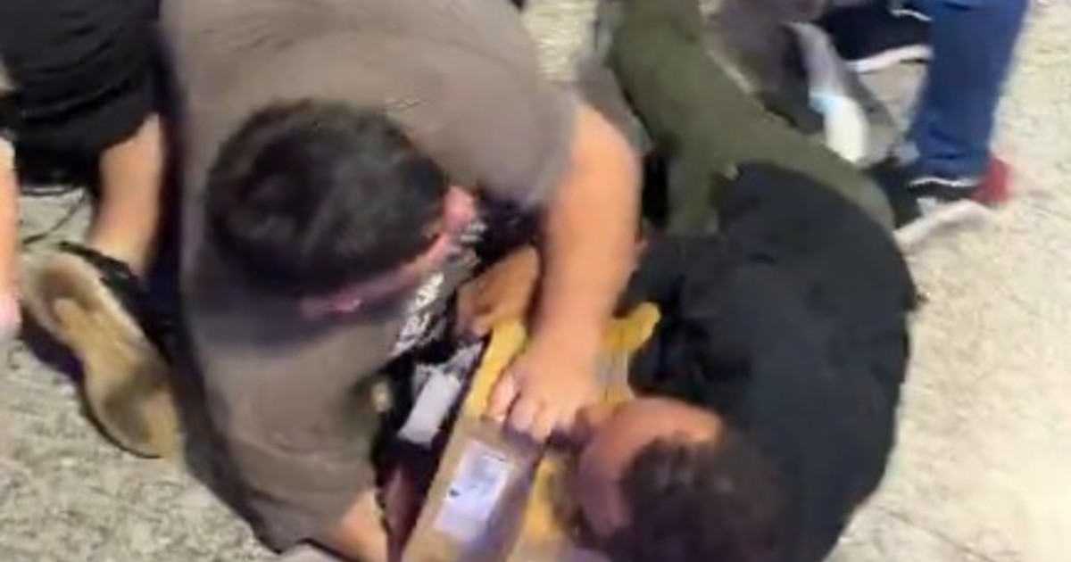 Empujones y corridas: una «estampida humana» copó el Black Friday de Ciudad del Este Empujones y corridas: una «estampida humana» copó el Black Friday de Ciudad del Este