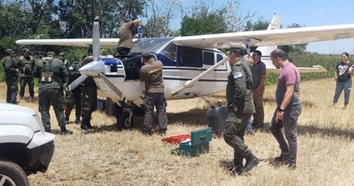 Hallaron otro avioneta narco abandonada en Santa Fe: los perros detectaron que llevaba cocaína Hallaron otro avioneta narco abandonada en Santa Fe: los perros detectaron que llevaba cocaína